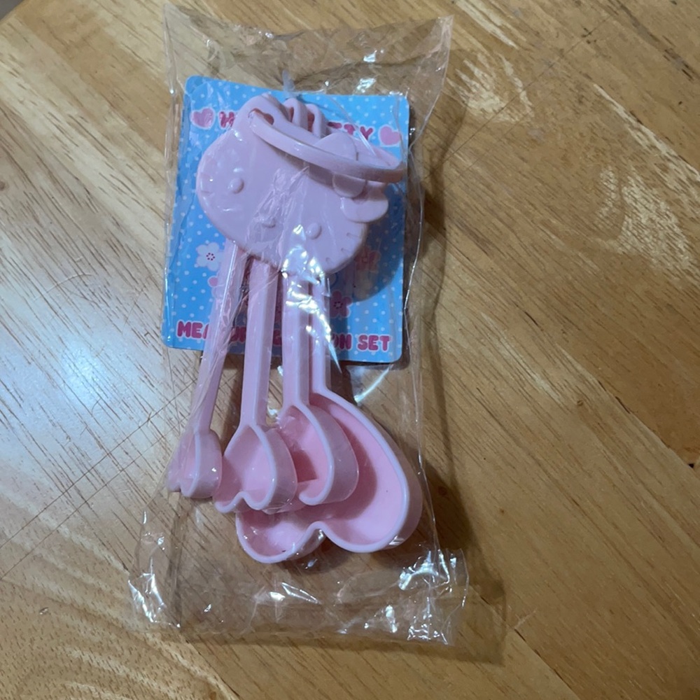Hello Kitty measuring spoons